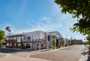 Dempsey Capistrano Plaza 0463